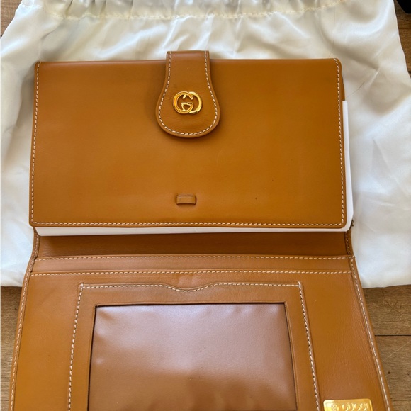 Gucci Tan and Brown Monogram Wallet - Picture 8 of 13